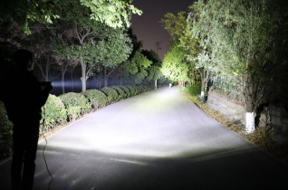 Barra de luz LED &agrave; noite